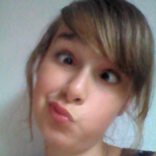 hey whatsapp people!!! i hope you like my tweets!!! xxx have fun :)