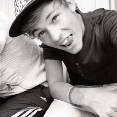 17//tweet me saying 'u mug' if you see this