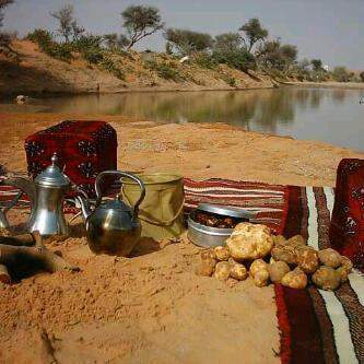 q8_284A060E's profile picture. بكيت أنا وآبكيت جملة هل البيت ....وأربع ليآلي حآلتي في تِدني قآلوآ مريض وقلت يآليت .....مير البلاء قصة صديقِ هَجرني