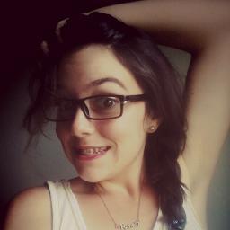 Com a C#A#B#E#Ç#A erguida e mantendo a FÉ em Deus (8..'