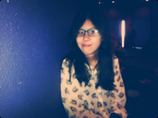 Anak pertama dari 4 bersaudara☺ ngga cantik tapi slalu dikangenin banyak orang♥ Jangan kepo bisa?? Nanti naksir loh ;;)