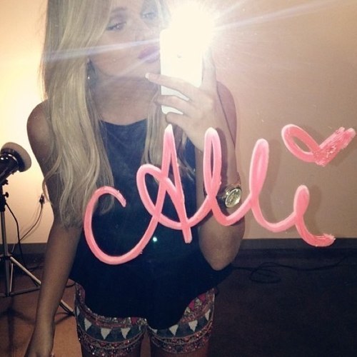 AlliSimpsonAHRP's profile picture. remeber only God can judge ya. Forget the haters, cause somebody loves ya. 

{Sophmore|Single}