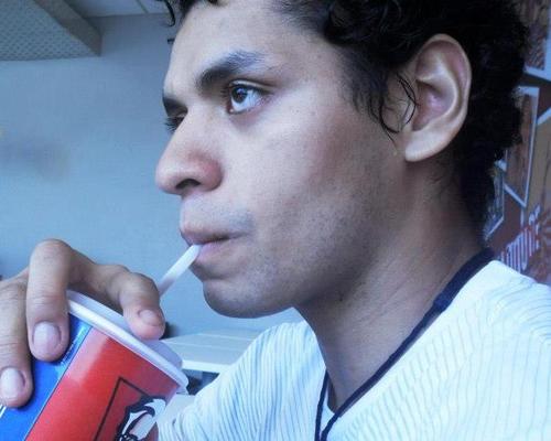 Un buen hermano, confiado y confiable.