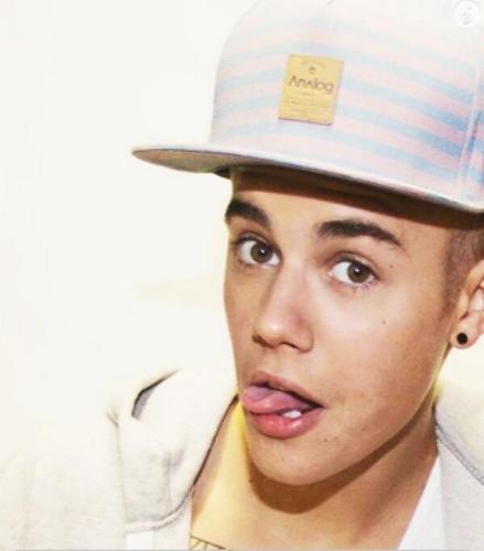 this
 account was made for voting justin when my personal acc (@imsoswaggyyyy
 and @nnnda143) get tweet limit #mtvhottest Justin Bieber