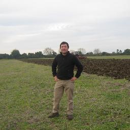 Ingeniero Forestal,Diplomado en Ciencias Agrícolas,Obrero de la vida.