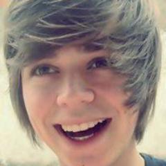 Eu gosto de ter amigos, eu tenho amigos pelo interesse, eu sou directioner menino, ganhos, belieberboy, skate e scoul,