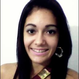 ' Elα sorri bonito e deixα os outros querendo sαber o segredo que α fαz feliz.
