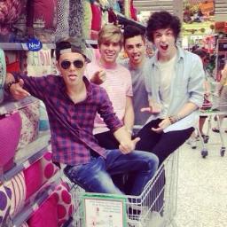 will never stop loving the four boys who call themselves overload ♡

follow our personal accs @crazyaboutollie and @overloadofjordi