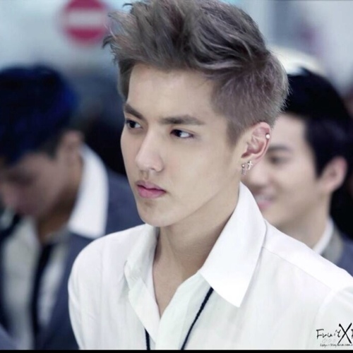 หนี่ห่าว ผมคริสจาก exo-M ผมเป็นผู้ชายอบอุ่น ที่อยากจะเทคแคร์คุณ ฟอลมาให้ผมดูแลกันนะครับ js.bot not real