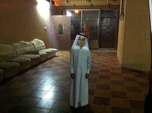 ‏سلام يالطايف عسى حالك بخير 
‏وشلون حالك يا عروس المصايف 
‏برسل لك الأشواق والشوق لك غير
‏(كله لعينك يا حسين الوصايف)