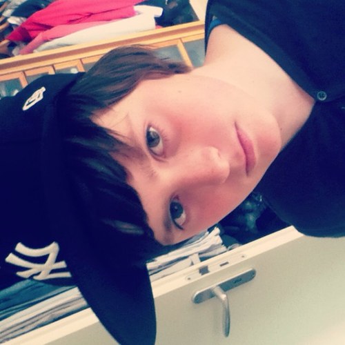 Iam 12 years old/living in netherland/follow me and instagram _therxd_/
