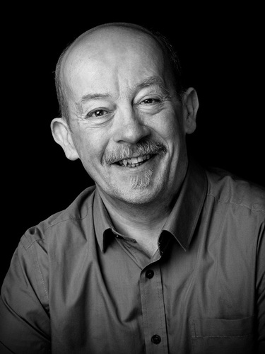 Semi pro writer of humour and food. Also theatre reviewer for @EM_Theatre. Author of The Total Joy of Travelling On Public Transport. Available on Amazon.