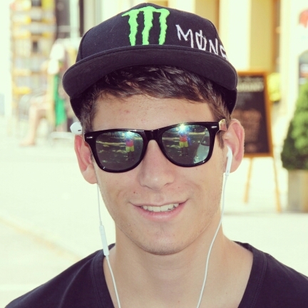 i'm 18 years old i love listening to music :)  // ckv-excelcior // hardstyle, house, hip hop // TM 87