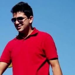 Moreno alto bonito sensual