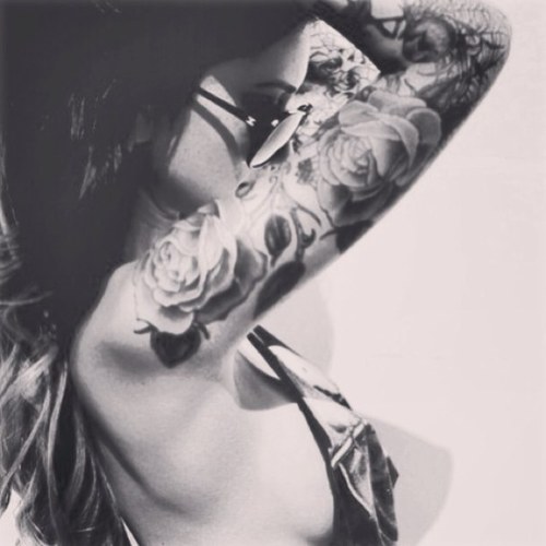 Instagram: @snapbacksntattoos_