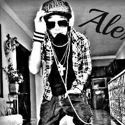 hey! nice pretty pepolehave a nice day....holaa! me llamo carlos tengo 14 años soy from N.C vivo en monterrey y i love 1D and im fan de Justin Bieber