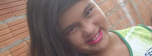 eu sou uma menina simpatica sou igual a coca-cola linda e gostoza