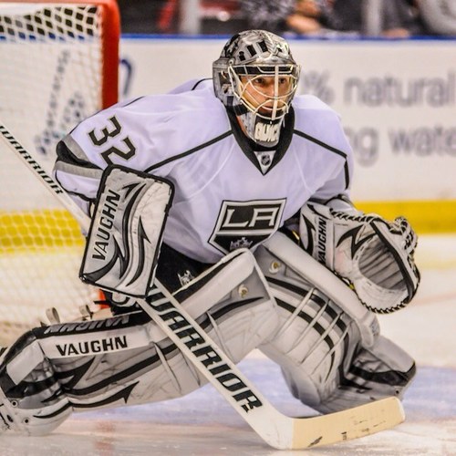 The amazing goalie who plays for the LA Kings.…@Kings_beauty32 is the best (Parody)