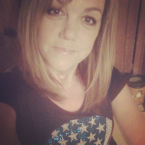 mom of 3 great kids and I have the best husband!! hairstylist for over 20 yrs and a Huge Patriots fan =)