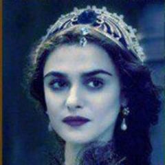 Bruja escocesa. Inteligente y creativa. Tengo el honor de haber sido una de las creadoras del Colegio @Hogwartssite de Magia. #Pottertty