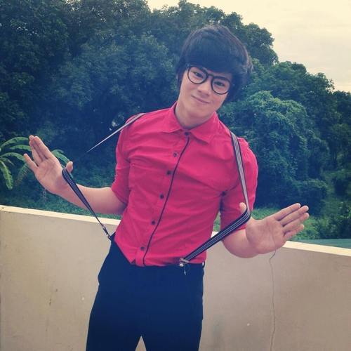 CHICSER CAV/ I'm Clarence Adrian Villafuerte/ Cavinatics/ Dancing is my Passion but i can also Sing http://t.co/Qkoj2vy7sq  subscribe :) :*