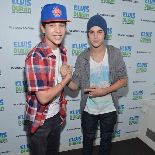 I just gave you a FREE follow so please follow these accounts. @foreverswaggie0 for beliebers. And @swagbieberswag0 for mahomies and beliebers. They follow back