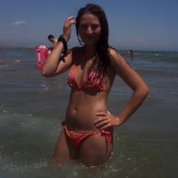 Actriz, cantante, compositora, locutora, modelo. Todo eso mi papá quería para mi. Actualmente piquetera.