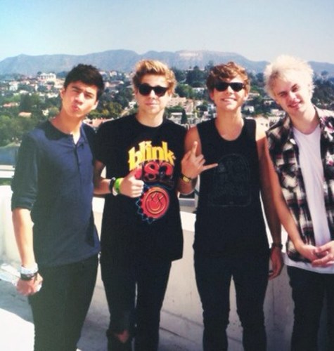 #5sosfam 0/4