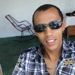 Não sou estável, mas também não mudo à todo momento. Às vezes não sei se edifico ou se desmorono, so sei que sempre serei muito mais eu..Simplis assim.Iradilson