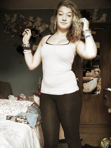 i have a twin names alyssa and a mofo named bailey! and im taken by him!33