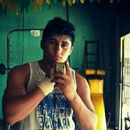 Feio , Romântico , Engraçado , Sonhador e Realista quer saber mais ? Então me segue :D