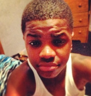 _StayCrispyEzae's profile picture. Me on Instagram link  
Havent been on Twotter sonce 2012 so i have few followers  
I follow back