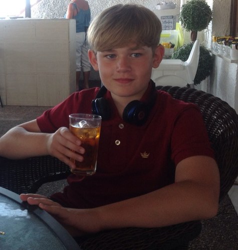I like manchester united play XBOX my name is PROxMACA