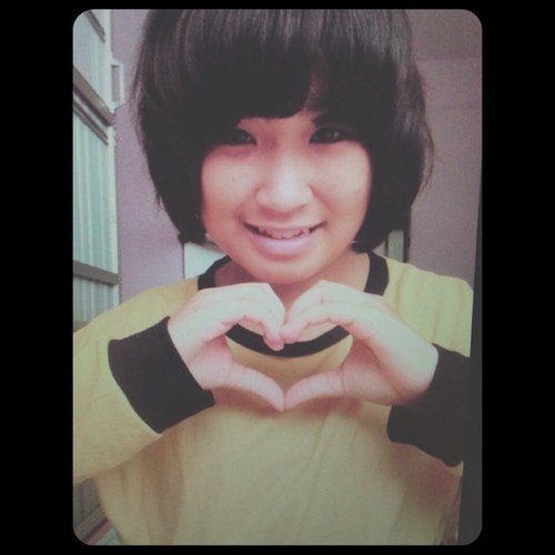ทักทายชาวโลก :D ชื่อ จ๋า น้ะ นิสัยบ้า ๆ บอ ๆ เส้นตื้น ขี้งอน ขี้ร้อง เอาเเต่ใจ สาระพัดเยอะเเยะ -..- เอาเป็นว่าถ้าใครฟอลมาฟอลกลับน้ะจ้ะ ^^