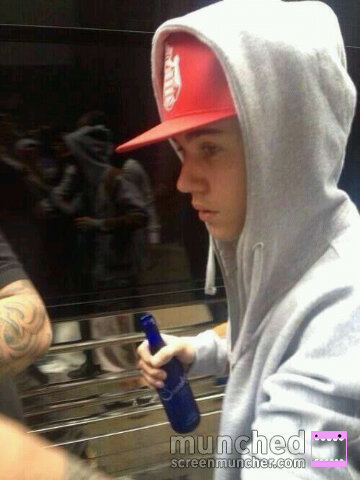 One time i've seen Justin in reallife. But i've never talked to him or touched him, but he's my hero, my lifesaver and i love him so bieber much.