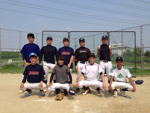 大阪市に拠点を置く草野球団体NINE STARSです。メンバーは全員大学生1回生です。随時対戦チーム＆メンバー募集中です。