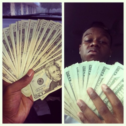 Aint much to say ! so just #FOLLOWME &nd ill #FOLLOWBACK ! Str8 Like Dat ..