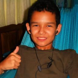 Hola Mi Nombre es Raúl Gómez Nací el 25 de febrero de 2000,Me Gustan Los Deportes Mayormente el Fútbol y También Me Gusta la Música