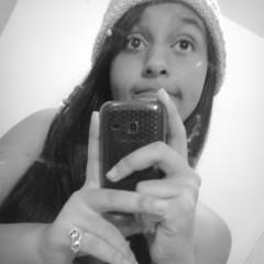 Timida , Fofa talvez , Doida , SuaRockeirinha , faz amizade fácil ! Essa sou eu quer saber mais venha me conhecer ;)))