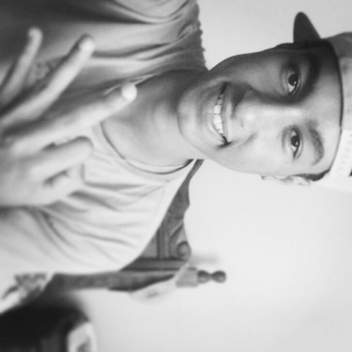 O dia passa,horas se estendem . As pessoas ao redor nunca me entendem !