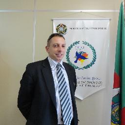 BACHARÉL EM DIREITO FORMADO PELA UNIVERSIDADE DE CAXIAS DO SUL/RS, PÓS GRADUANDO EM DIREITO CIVIL, NEGOCIAL E IMOBILIÁRIO ANHANGUERA EDUCACIONAL LTDA, CORRETOR.