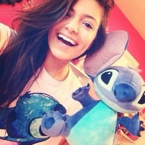 Bethany mota is my inspiration  i love her so much. I follow back. Love you all
