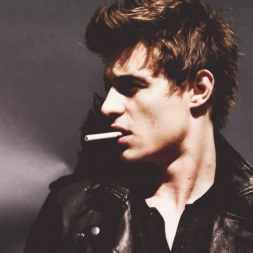 AlluringVampire's profile picture. I came to forks to live a normal life but i got bitten by a super human and now my life will never be normal. [RP]