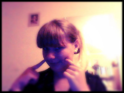 ArisaKamachi's profile picture. Moja dusza jest zamarznięta i związana.
Moje uszy nie słyszą już twojego głosu.
Moje nogi rozdarte w smutku.
Stoję pośród ciemności, już nigdy nie ruszę.