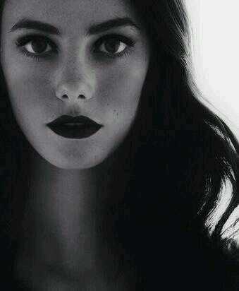 16. «She's so lovely» Hija de Neville y Hanna Longbottom. Papá, odio las ranas, pero beso sapos. Diarios y cámaras. Troublemaker.