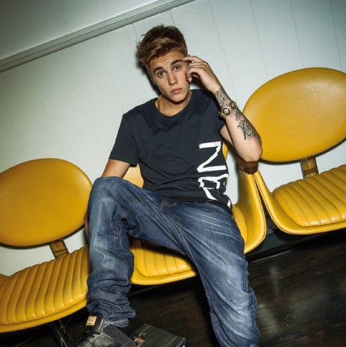 BELIBER/DIRECTIONER! love both they are my inspiration and my life! Im a bit of Simpsoner too! I auto followback!
