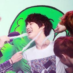 ฉันเป็นเอลฟ์โลกสวย~ เราไม่สนชายใดนอกจาก 13+2  ///  ผู้อยู่เบื้องหลังทุกประเด็น... เด็กโจว คยู...