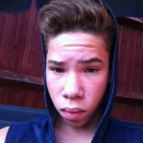 follow me and i generally follow back :)