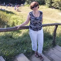 Gorliwa katoliczka, dzieli się swoją wiarą ,wyraża patriotyczną dumę, żartobliwe docinki i miłość do Polski, od wychwalania Podkarpacia  po żarty o patelniach!