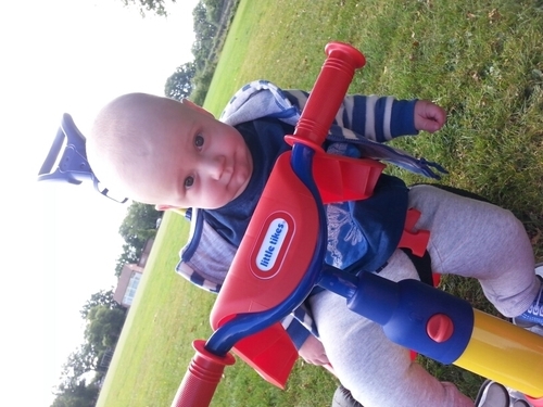 emzalouu1994's profile picture. 